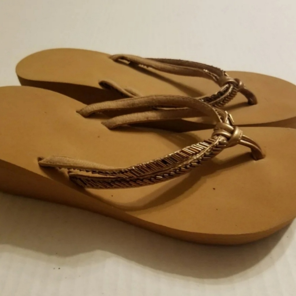 4/$20 Women's sandles Size 8 - New